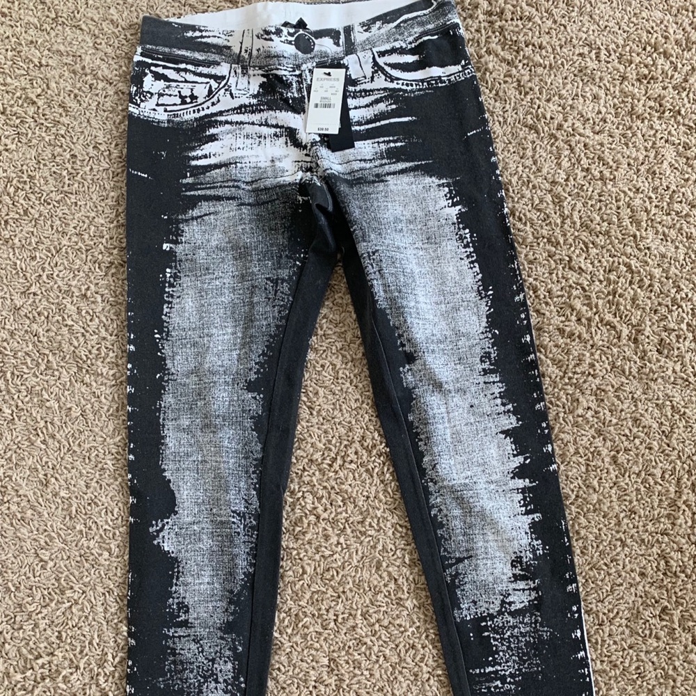 BRAND NEW: Express “acid wash jean” leggings